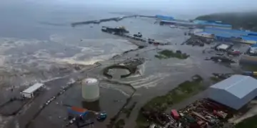 Japonia në alarm: Valët e cunamit godasin bregdetin, një viktimë gjatë evakuimit