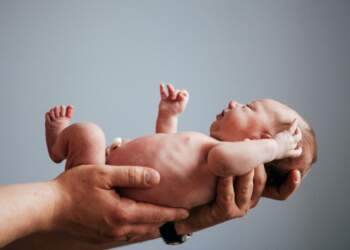 I lindur nga një embrion 30 vjeç: Thaddeus Daniel Pierce, fëmija më “i vjetër” i botës