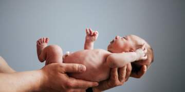 I lindur nga një embrion 30 vjeç: Thaddeus Daniel Pierce, fëmija më “i vjetër” i botës