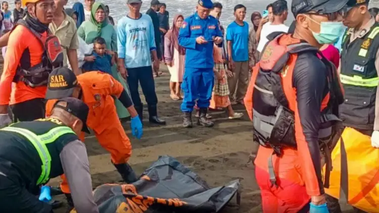 Tragjedi në detin indonezian: Trageti përmbyset në rrugën drejt Balit, të paktën katër viktima