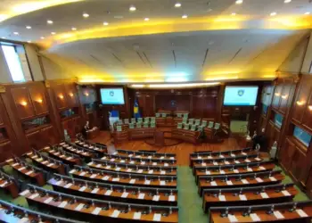 Alarm për bombë në Kuvendin e Kosovës, policia urdhëron deputetët të dalin jashtë