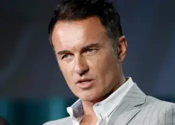 Humbja e një emri të njohur të kinemasë dhe televizionit: Julian McMahon ndërron jetë në moshën 56-vjeçare