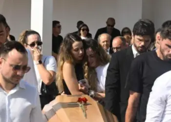 Funerali i Diogo Jotës, mijëra të pranishëm! Bashkëshortja përqafon arkivolin mes lotëve, Ronaldo mungon