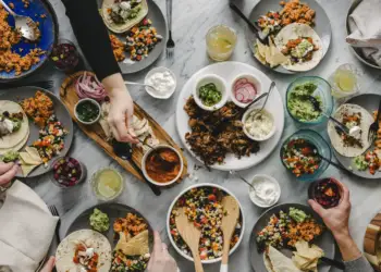 Darkat e vona po ju shkatërrojnë trupin dhe gjumin? Ja çfarë thotë studimi i fundit!