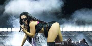 1 milion euro për një show me “autotune”? Charli XCX nxit reagime të forta pas Glastonbury-t