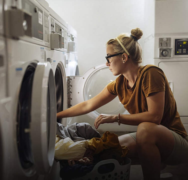 Studim: Gratë që bëjnë më shumë punë shtëpie kanë më pak interes për marrëdhënie intime