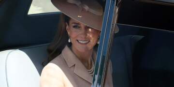 Kate Middleton “thyen rregullin” me një zgjedhje mode që nuk pritej dhe pas saj fshihet një mesazh i fuqishëm