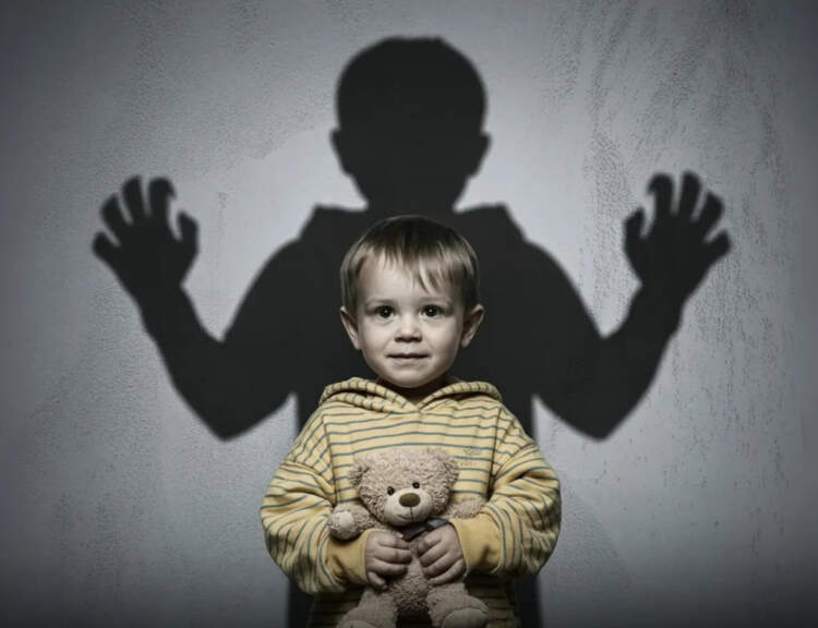 A e dije? Njeriu lind vetëm me dy frikëra! Të tjerat i mëson jeta…