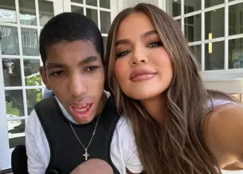 Pse Khloé Kardashian ka “zgjedhur” të jetë kujdestarja kryesore e vëllait të ish-it të saj?