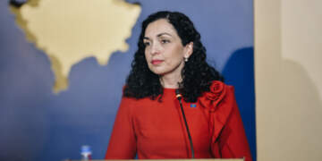 Vjosa Osmani kërcënohet sërish me jetë: Do të të vras ty dhe familjen tënde