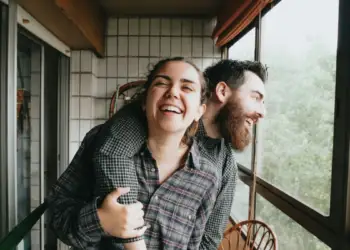 A mund të jenë burrat dhe gratë vetëm miq?