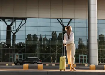 Vendim i ri: Ndalohet tarifa shtesë për bagazhet e dorës në avionë