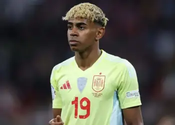 Festa e “çmendur” e Yamal/ Futbollisti nën hetime për praninë e personave me shtat të shkurtër