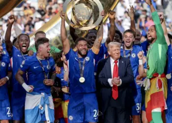 Momenti i sikletshëm kur kapiteni i Chelsea dhe presidenti i FIFA-s i kërkojnë Trumpit të largohet
