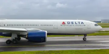 Turbulencë e fortë në fluturimin e Deltës, 25 pasagjerë përfundojnë në spital