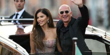 Jeff Bezos dhe Lauren Sanchez, zbulohen detajet e marrëveshjes paramartesore