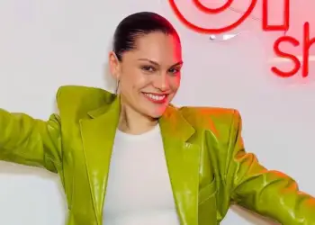 “Lot gëzimi”/ Postimi emocional i Jessie J gjatë trajtimit të kancerit
