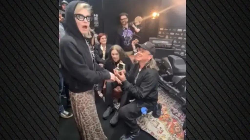 Sid Wilson i propozon martesë Kelly Osbourne në koncertin e fundit të babait të saj
