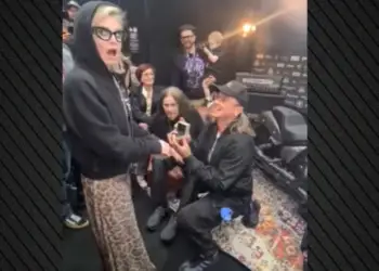 Sid Wilson i propozon martesë Kelly Osbourne në koncertin e fundit të babait të saj
