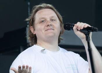 Lewis Capaldi rikthehet pas dy vitesh: Nuk u largova për t’u rregulluar, por sepse nuk po ia dilja më