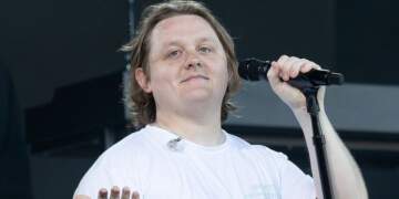 Lewis Capaldi rikthehet pas dy vitesh: Nuk u largova për t’u rregulluar, por sepse nuk po ia dilja më