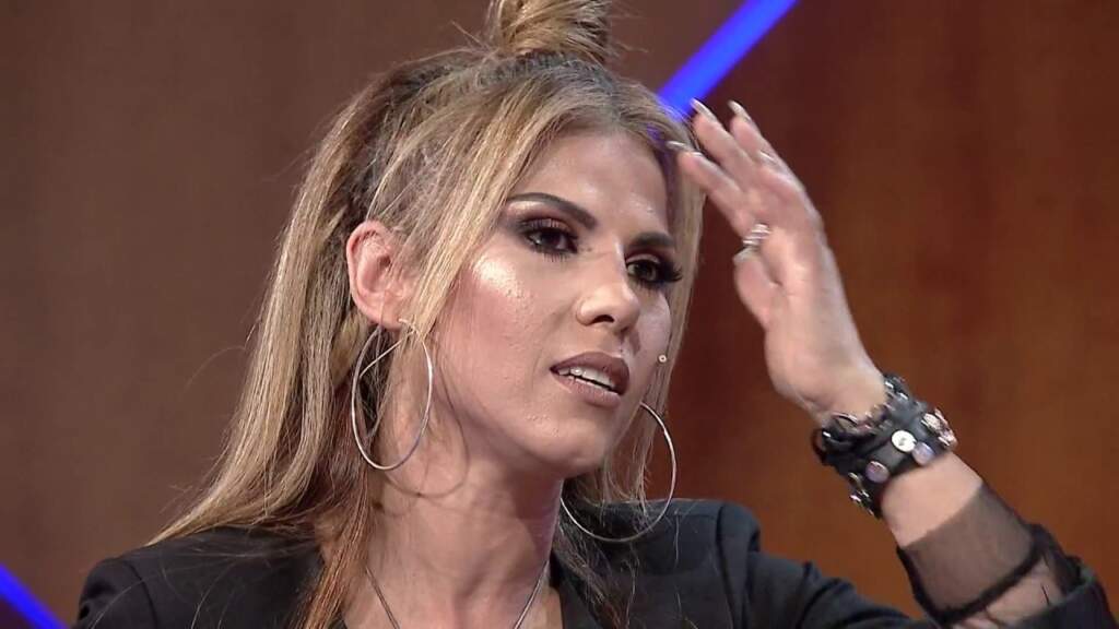 Alida Duka zbulon arsyen e mungesës në muzikë: Rrëshqita në shtëpi, theva shpatullën