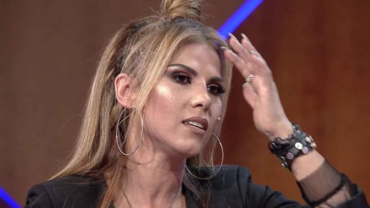 Alida Duka zbulon arsyen e mungesës në muzikë: Rrëshqita në shtëpi, theva shpatullën