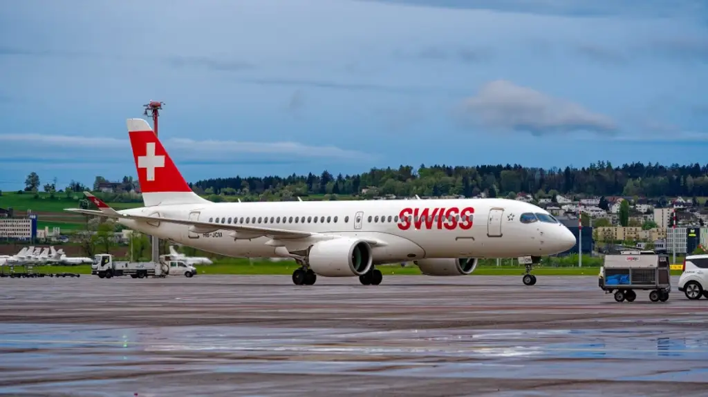 Tym në kabinë! Aeroplani zviceran bën ulje emergjente në aeroportin gjerman
