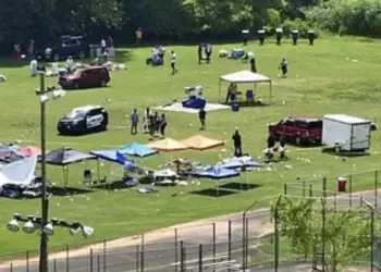 Të shtëna masive në ribashkimin e shkollave në Tenesi: 4 të plagosur, personi i armatosur në kërkim