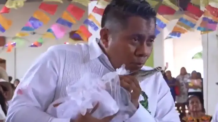 Kryebashkiaku i një qyteti në jug të Meksikës martohet me aligator