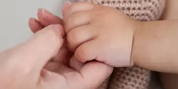 Obeziteti mund të transmetohet nga prindërit-fëmijët. A kanë më shumë rëndësi gjenet e nënës apo babait?