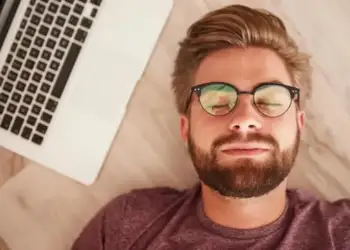 Të ëndërrosh dikë nuk është rastësi: shkenca tregon një konflikt të pazgjidhur me personin tjetër