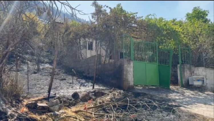 Bilanci i zjarreve në Delvinë: digjen banesa dhe kisha