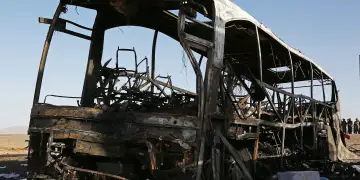 Tragjedi në Afganistan: 73 të vdekur nga përplasja e një autobusi me emigrantë të dëbuar nga Irani