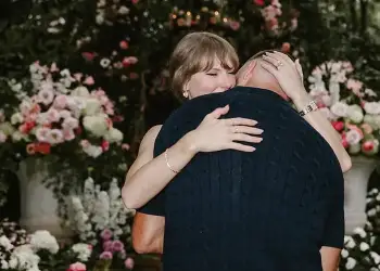 Ajo e bëri përsëri: Taylor Swift përdori numerologjinë për të njoftuar fejesën e saj me Travis Kelce