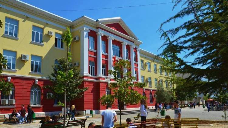 Sot nisin regjistrimet në Universitet për maturantët fitues, raundi i parë zgjat deri në këtë datë