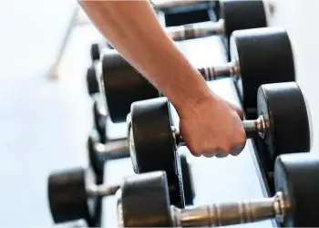 Cila është ‘pompa’ e famshme e muskujve: tre ushqime që trupi juaj ka nevojë
