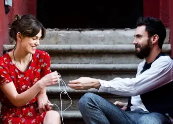 Pse është e rrezikshme t’ua huazoni kufjet të tjerëve?