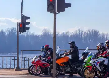 Një lëvizje e thjeshtë që mund të na shpëtojë jetën në rrugë