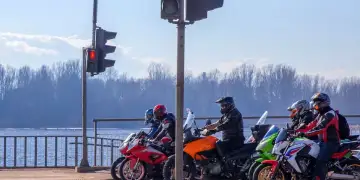 Një lëvizje e thjeshtë që mund të na shpëtojë jetën në rrugë