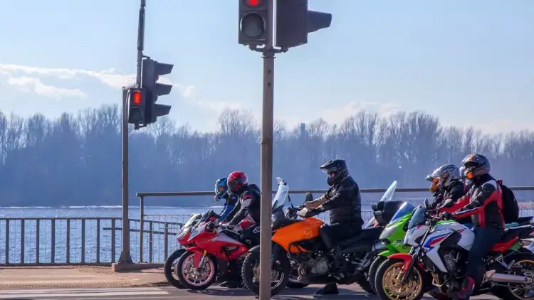 Një lëvizje e thjeshtë që mund të na shpëtojë jetën në rrugë