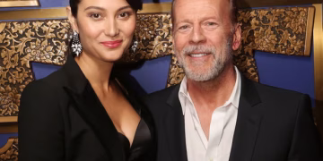 “Truri po e lë ngadalë”: Gruaja e Bruce Willis flet mes lotësh për betejën me demencën