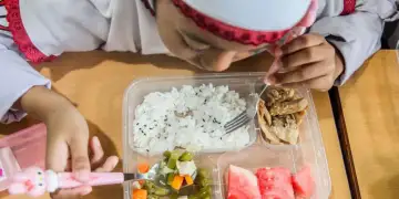 Tragjedi ushqimore në Indonezi: 300 të sëmurë pas një vakti falas në shkollë