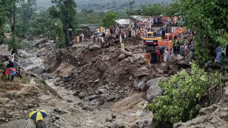 Pakistan/ Të paktën 120 të vdekur në 24 orët e fundit nga shirat e rrëmbyeshëm