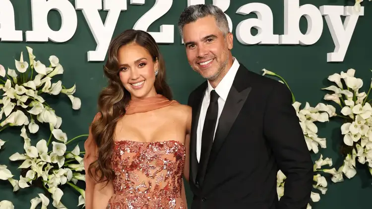 Hakmarrje! Pas ndarjes nga Jessica Alba, Cash Warren shfaqet me modelen 20 vjet më të re