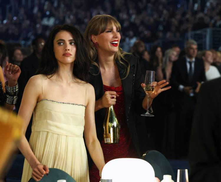 Përse? Fansat e Taylor Swift reagojnë ashpër pas intervistës së Margaret Qualley
