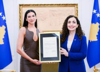 Dua Lipa merr shtetësinë e Kosovës me dekret presidencial