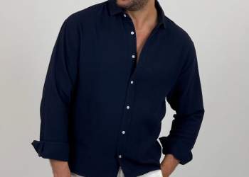 Shpat Kasapi sulmohet brutalisht në mes të dasmës nga dhëndri dhe dasmorët