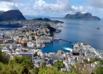 Vendet skandinave goditen nga një valë e madhe të nxehti, periudha më e gjatë që nga 1961