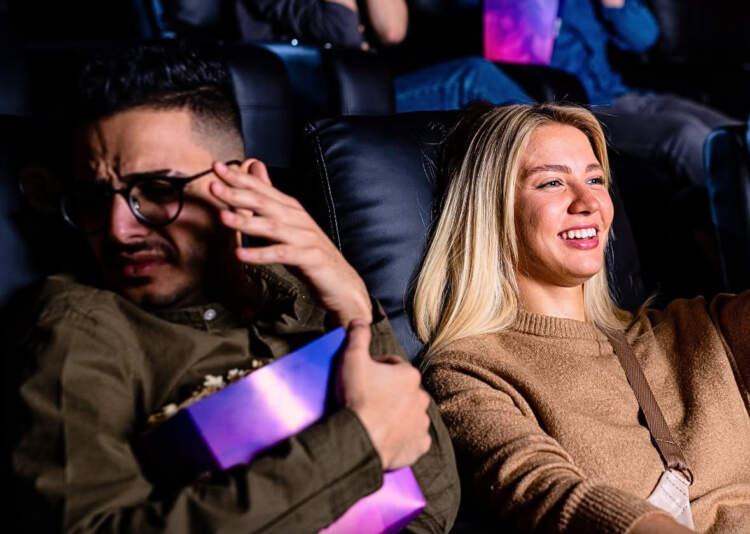 Studimi: Personat që flasin gjatë filmave janë më egocentrikë dhe më pak të besueshëm